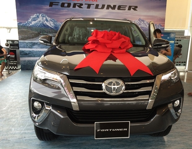 Bảng giá xe ôtô Toyota Fortuner mới rẻ nhất TPHCM 02